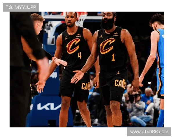 活塞惜败骑士失去联盟榜首 哈登表现抢眼